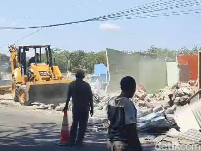 30 Bangunan Liar di Kersana Brebes Dibongkar, Camat: Tempat Prostitusi!